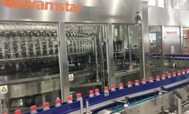 碳酸飲料吹灌旋一體機(jī)